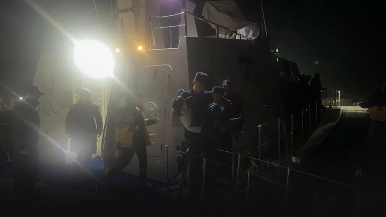 İzmir’de umuda yolculuk yarıda kaldı... 2’si çocuk 18 kaçak göçmen yakalandı