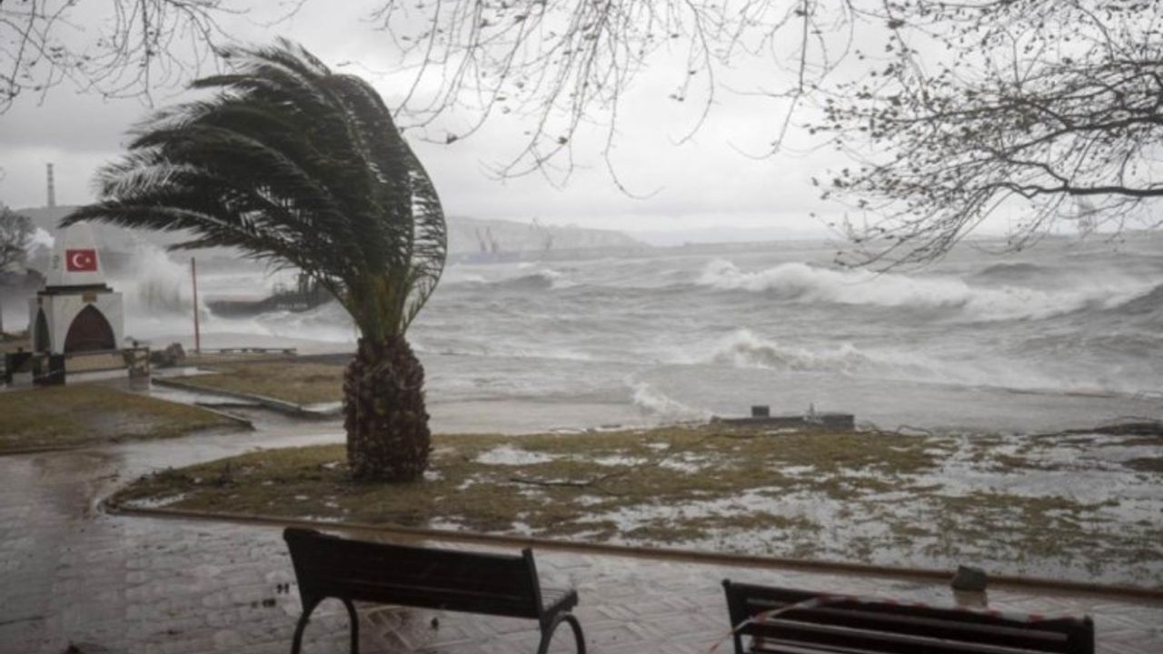 İstanbul Valiliği saat verip uyardı: Fırtınaya dikkat!