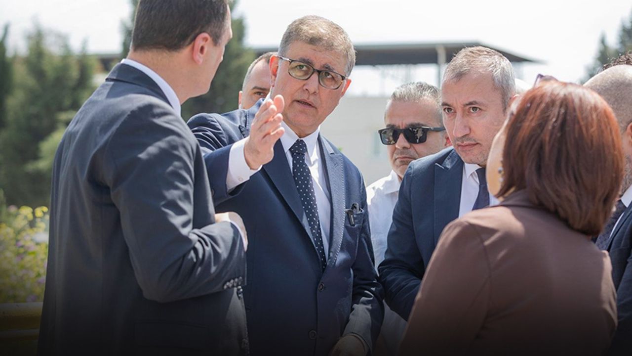 Tugay'dan Bornova ziyaretinde hükümete 'metro' çıkışı... "1 metre bile yapmadı!"