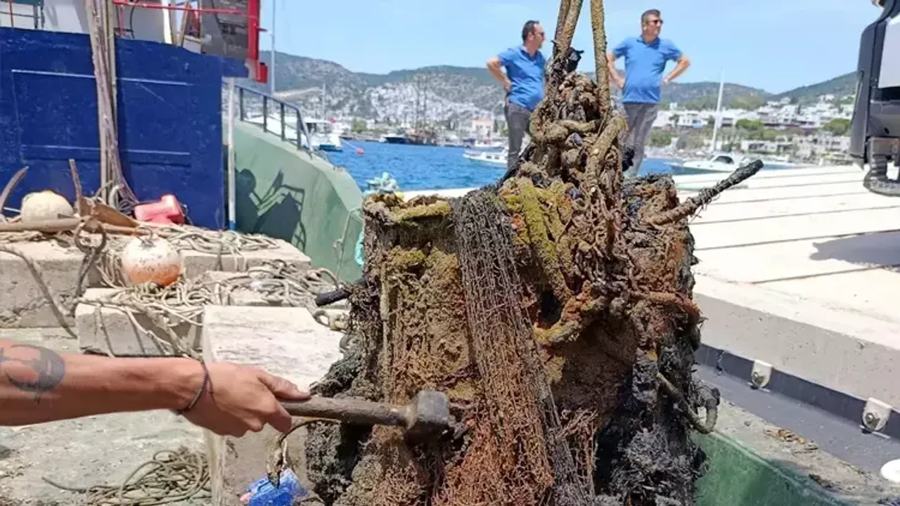 Bodrum'da denizden 30 ton katı atık çıktı - Gündeme Bakış