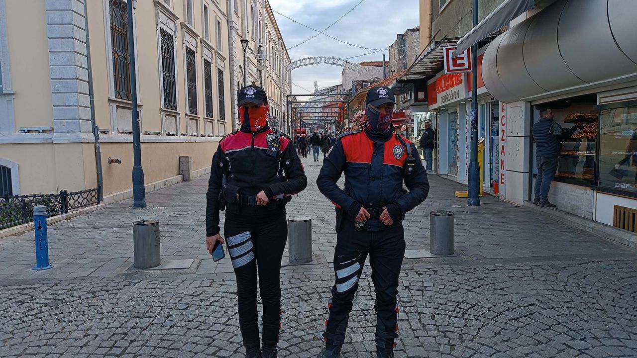 İzmir'de polisten yılbaşı denetimi