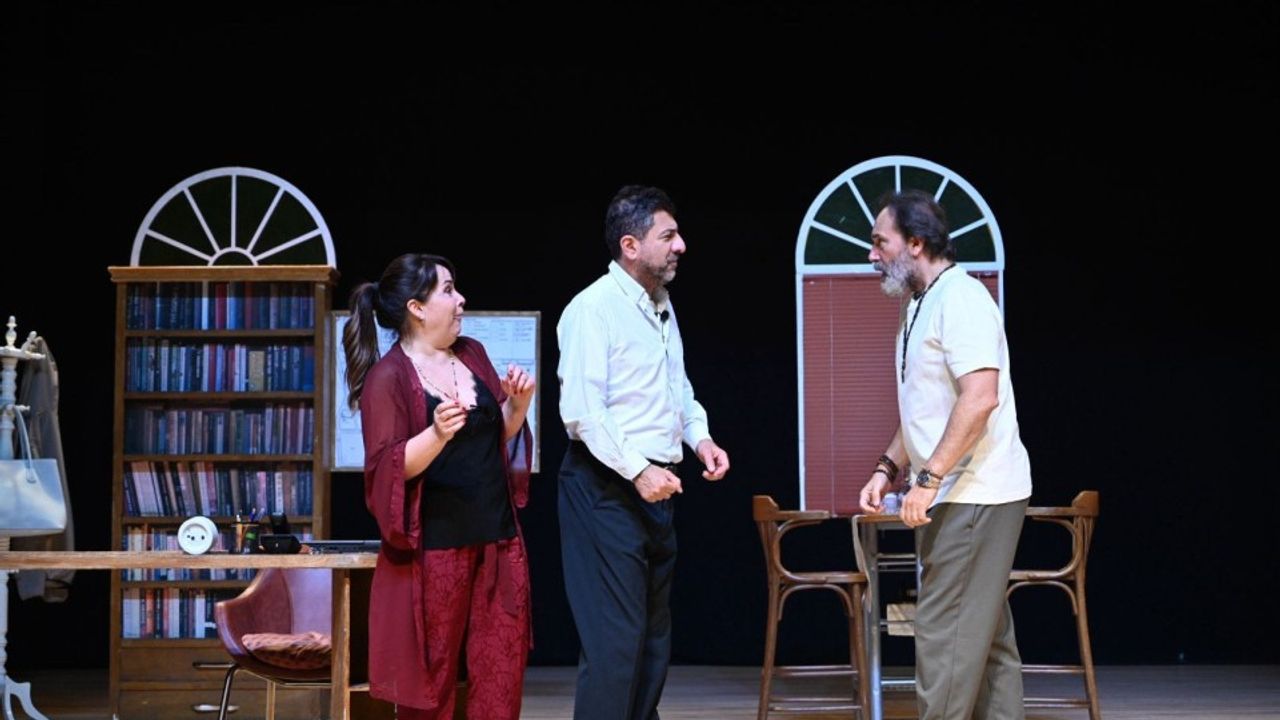 Torbalı’da yılın komedi yapımı sahne alıyor: "Aşk Listesi" için geri sayım başladı!