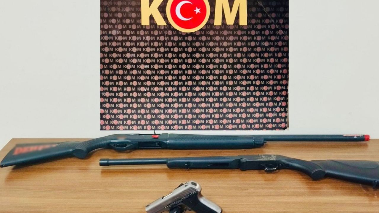 Afyon'da iki ilçede eş zamanlı 'silah kaçakçılığı' baskını!