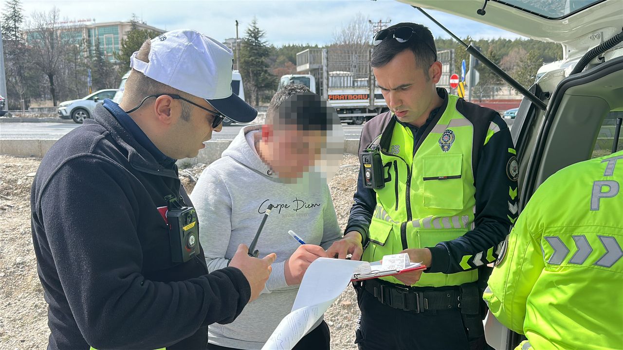 Polisten kaçıp ters yöne giren ehliyetsiz motosiklet sürücüsüne 399 bin lira ceza