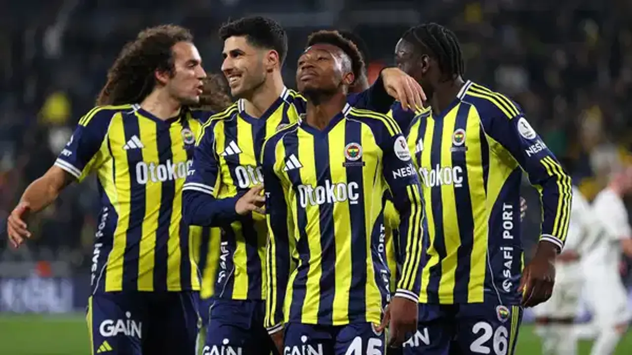 Fenerbahçe'nin kamp kadrosu belli oldu: Üç isim listede yer almadı!