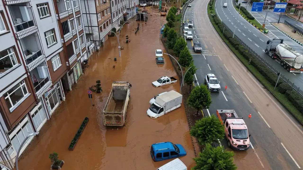Rize'de sağanak, sel ve taşkınlara yol açtı