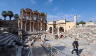 Efes'teki yangın tabakası altından bin 400 yıllık alışkanlık çıktı!