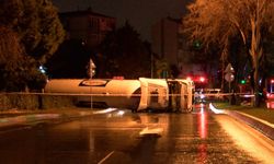 Bakırköy'de yakıt tankeri devrildi, cadde trafiğe kapatıldı