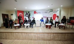 Bayraklı'da üniversiteli 'akranlar' buluştu