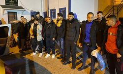 Yunan adalarına kaçış hazırlığındaki 17 göçmen ile 3 organizatör yakalandı