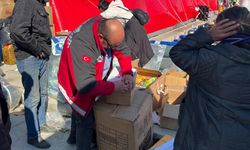 Bornova'dan deprem bölgesine 1 tır tıbbı malzeme, 1 tır ekmek!