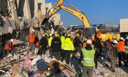 Torbalı Belediyesi ekibi Hatay’da yaraları sarıyor! 8 canı enkazdan kurtardı 