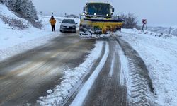 Ödemiş'te kardan kapanan yollar jandarma ve belediye ekiplerince açıldı