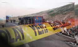 İzmir'de korkunç bir kazanın eşiğinden dönüldü! Hurda metal yüklü çekici yolda devrildi