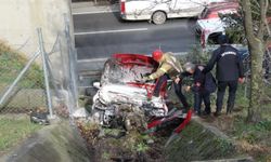 Ataşehir'de otomobil hurdaya döndü: Araçtan burnu bile kanamadan çıktı