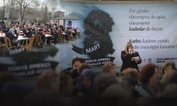 Efes Selçuk'ta depremzede kadınların katılımıyla Marteniçka ile dilek tutuldu