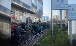 Kararı duyan soluğu SGK önünde aldı... İzmir’de EYT kuyruğu