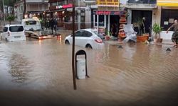 İzmir'in o ilçesi yarım saat içinde göle döndü!