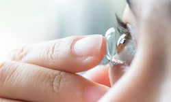Kontakt lensler için sonsuz kimyasallar uyarısı