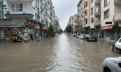 Hastaneyi sel suları bastı, hastalar tahliye edildi