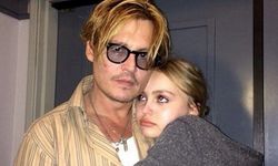 Johnny Depp müstehcen sahneleri nedeniyle eleştirilen kızı Lily-Rose'u savundu