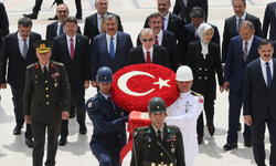 Cumhurbaşkanı Erdoğan ve yeni kabine üyeleri Anıtkabir'de