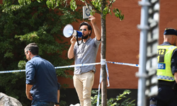 Cami önünde Kur'an-ı Kerim yakıldı, polis sadece izledi