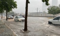 İzmir sağanak yağışlara teslim oldu... İşte o manzaralar