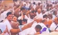 Şeytan taşlarken kendinden geçen hacının görüntüsü viral oldu