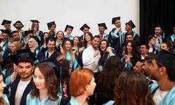 Ege İletişim'de mezuniyet coşkusu