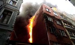 Beyoğlu'nda 5 katlı binada yangın