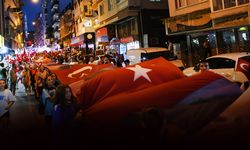 Karabağlar’da sokaklar kırmızıya boyandı... Dev bayraklı kortej