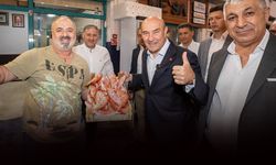 İzmirli balıkçılar sezonu açtı... Siftah Başkan Soyer'den!