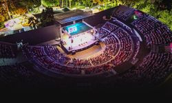 İzmir Enternasyonal Fuarı'nda yıldız geçidi... Ziyaretçiler müzik ve eğlenceye doydu
