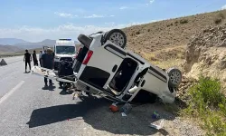 Afyonkarahisar'da takla atan kamyonetteki 5 kişi yaralandı