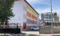 Öğrencinin dayısından öğretmene dayak... Kolunu ve burnunu kırdı