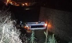 Manisa'da şarampole devrilen minibüsteki 3 kişi yaralandı