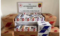 Jandarma durdurdu... Kamyonetten binlerce makaron çıktı!