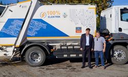 Fethiye'de elektrikle çalışan çöp kamyonu hizmete başladı