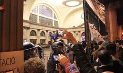 Barselona'da Filistin'e destek: İstasyon işgal edildi