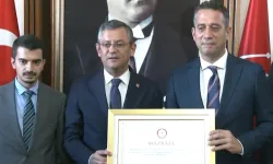 CHP Lideri Özgür Özel mazbatasını aldı!