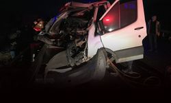 Kamyona arkadan çaptı... Kağıt gibi ezilen araçta bir kişi öldü!