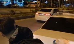 Muğla'da 2 otomobilin arasına uzanarak yapılan yolculuğa ceza