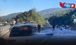 İzmir'de feci kaza! Yol cam kırıkları ile doldu