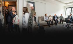 Başkan Soyer Örnekköy projesi ile ev sahibi olan aileye konuk oldu