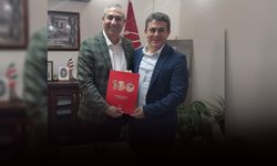 Büyükşehir'in Grup Başkanvekili CHP'li Aydın Karşıyaka için dosyasını verdi