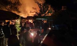 Manisa'da bacadan sıçrayan alevler yangına yol açtı
