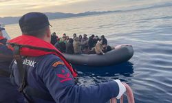 49 kaçak göçmen kurtarıldı, 28 kaçak göçmen ile 2 organizatör yakalandı