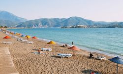 Fethiye'de güneşli hava dolayısıyla sahilde yoğunluk oluştu