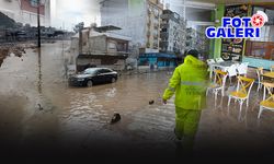 İzmir'de sağanak hayatı durma noktasına getirdi... Dereler taştı evleri su bastı